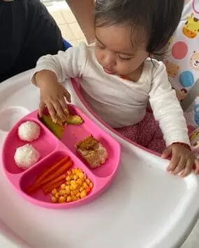 AnyConv.com__Bebita comiendo